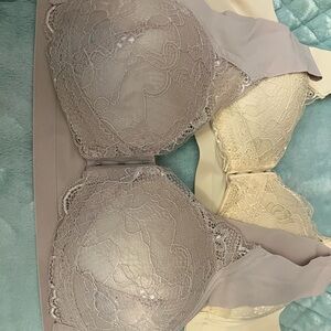(2)-New snaps in from bras , tan and beige XL ( 38 C)